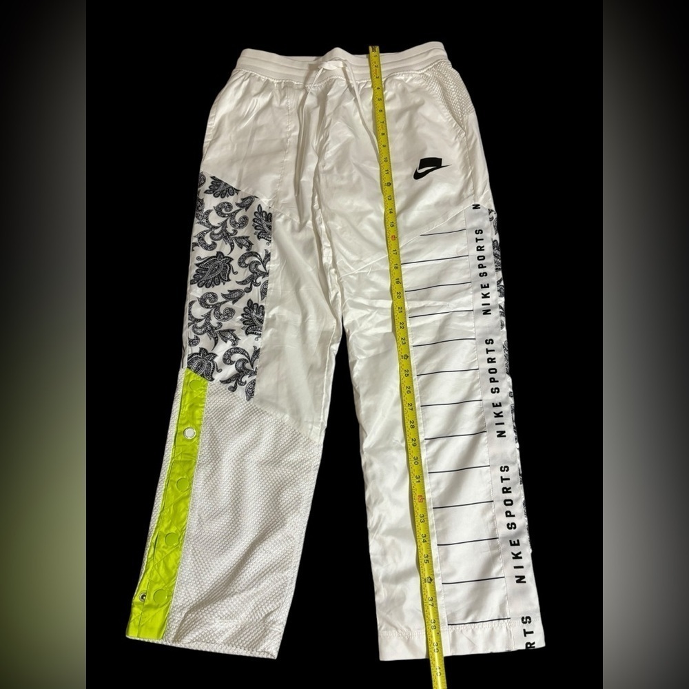 Nike Women's Woven Track Trousers
Sweats Pants Joggers White/Black Size … - Picture 12 of 13